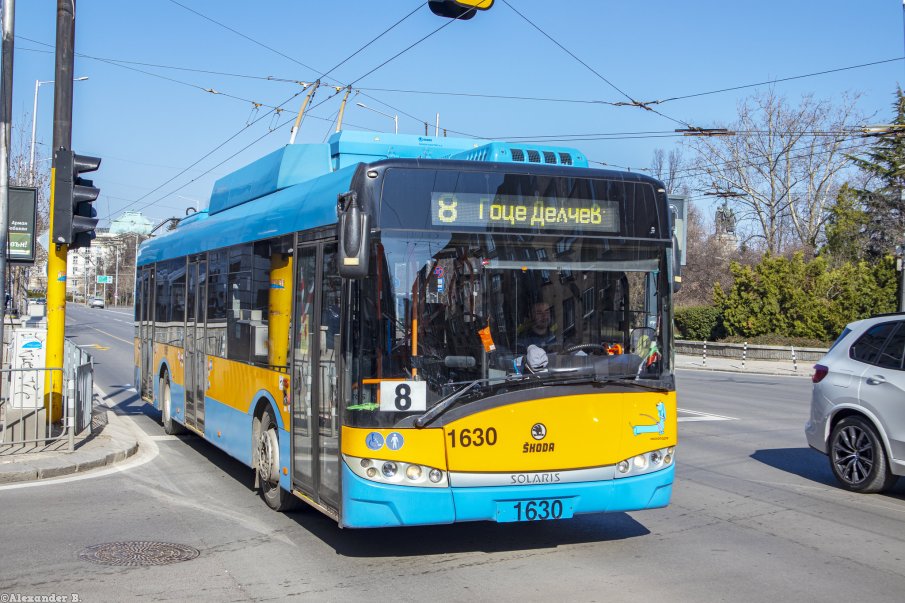 Временно спира тролейбус №8 в София