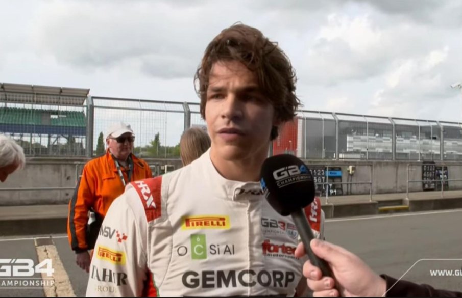 Пробив! Младият формула състезател Стефан Бостанджиев триумфира в GB4 на Силвърстоун (ВИДЕО И СНИМКИ)
