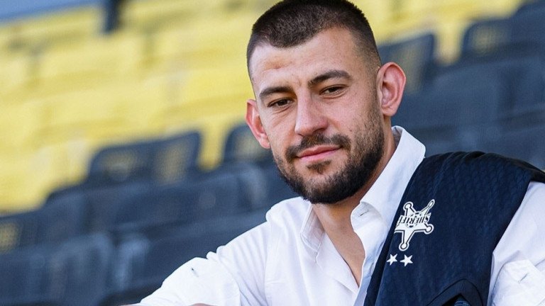 Наш вратар с антирекорд в Европа, отборът му го бият като тъпан