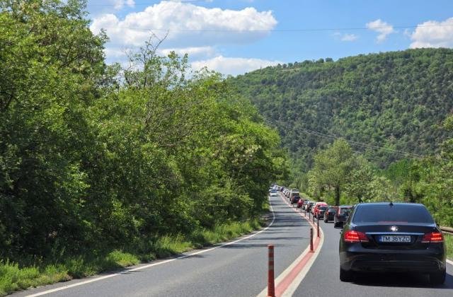 Катастрофа затруднява движението край Кресненското ханче