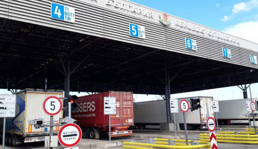 Трафикът на ГКПП Капитан Андреево е интензивен на изход за товарни автомобили