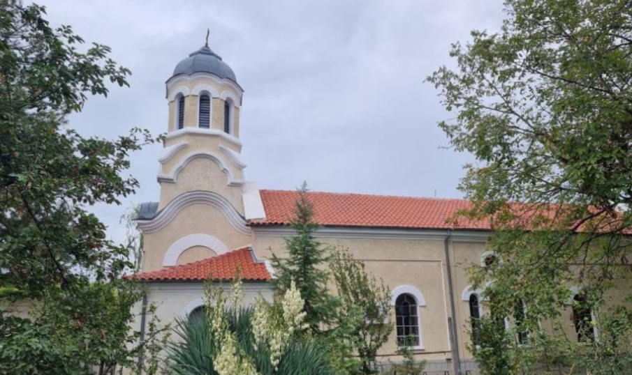 Задържаха мъж, откраднал църковен кръст от храм в Нова Загора