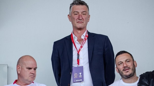 КРИЗАТА СЕ ЗАДЪЛБОЧАВА: Силният човек в ЦСКА се оттегля