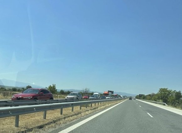 ЗАРАДИ ГОЛЕМИЯ ПОЖАР: Километрични опашки на магистрала “Тракия”