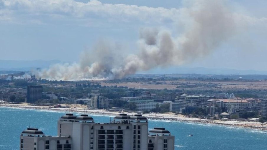 Пожар лумна до аквапарк в Несебър