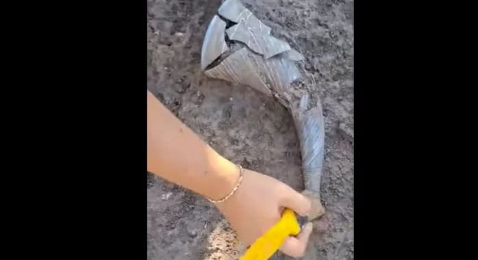 Археолози откриха изключително рядък стъклен ритон в Провадийско