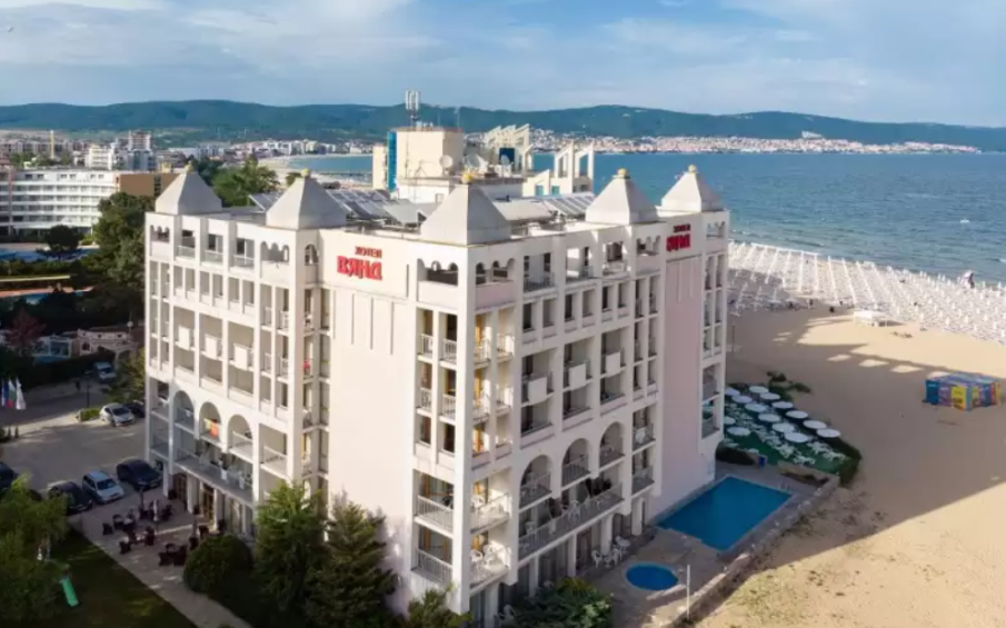 ТРАГЕДИЯ НА СЛЪНЧЕВ БРЯГ: Трети ден издирват 14-годишно момче и братовчед му, завлечени от бурното море