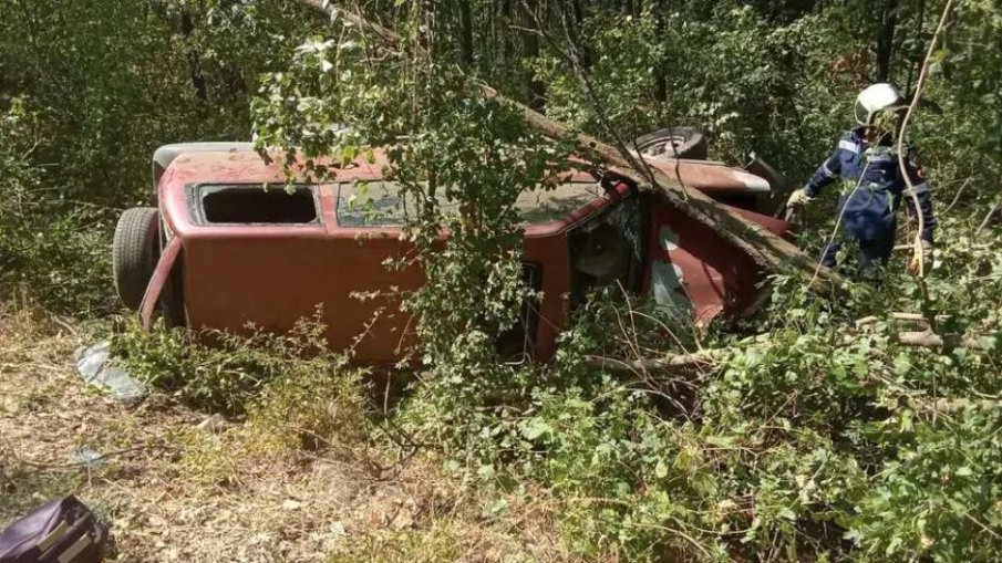 Петима души са в болница, след като дрогиран шофьор се обърна по таван