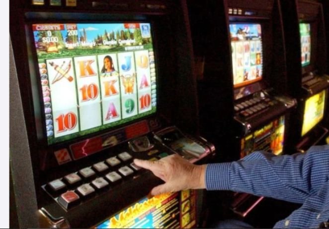 Карък потроши покер автомат в казино в Перник