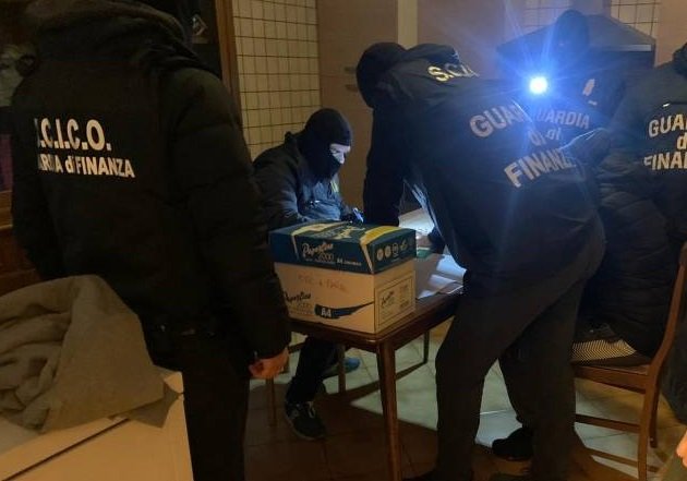 Разбиха мащабна престъпна мрежа за милиарди евро в Албания