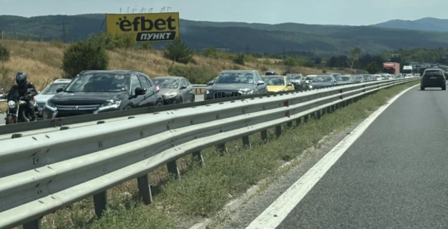 Катастрофа затапва трафика по АМ Тракия