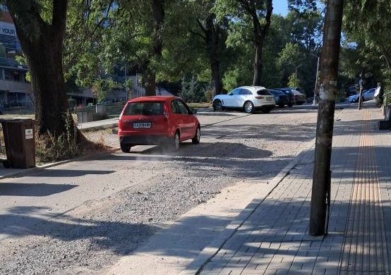 АЛО, КМЕТЕ! Кой опропасти локалното на Черни връх и защо на никого не му пука (СНИМКИ)