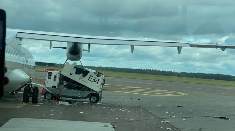Финландски самолет се сблъска с обслужващ автомобил в Хелзинки (СНИМКА)