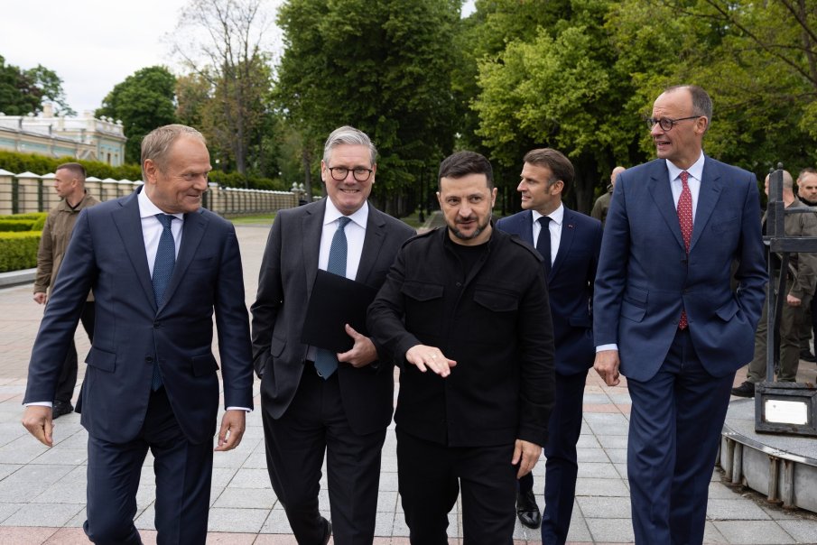 Зеленски пристига в Брюксел за среща на лидерите от Коалицията на желаещите