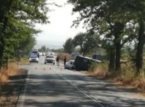 Разследват смъртта на офицер при катастрофата между уазка и мерцедес край село Маломирово