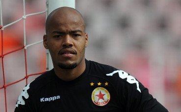 ОТНОВО ПОД РАМКАТА: Бивш вратар на ЦСКА се завръща във футбола на 39 г.