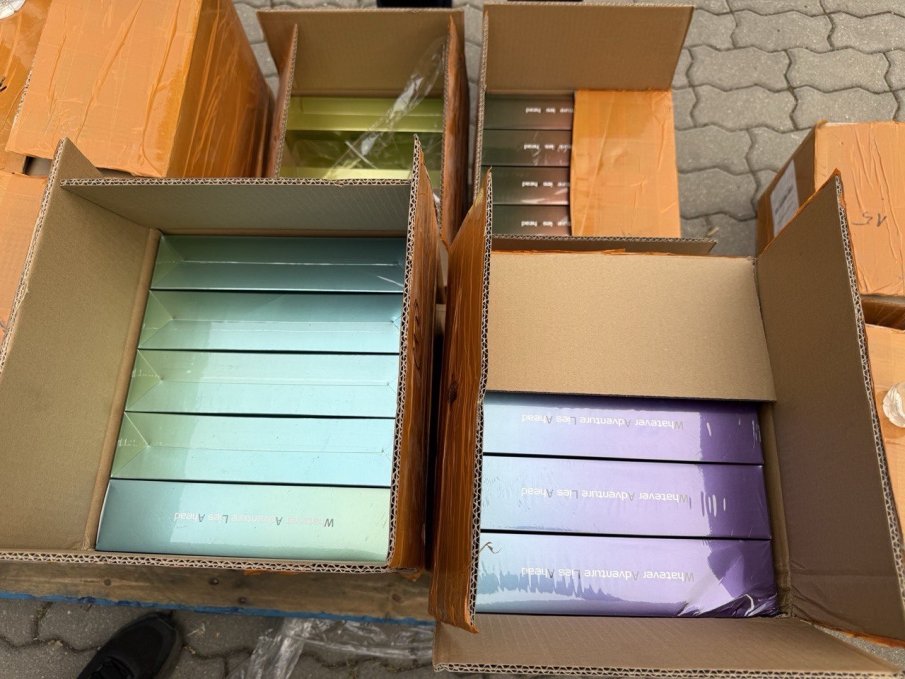 Митничари спипаха пратка от Китай с 2800 вейпа без бандерол