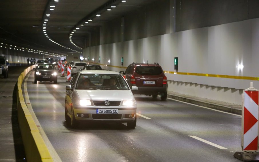 Ограничават движението в тръбата на тунел „Люлин“ към Кулата