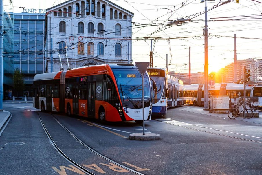 НА ВНИМАНИЕТО НА ВАСКО УХОТО: Безплатен градски транспорт в Женева със зелен билет