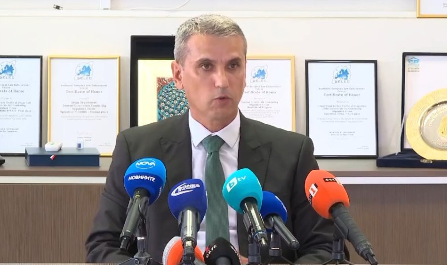 ВНИМАНИЕ! ГДБОП с горещи подробности - ето как киберпрестъпници източиха 10 бона от жертва по схема, свързана с въвеждането на еврото (ВИДЕО)