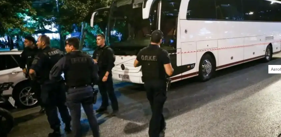 Нападнаха автобус със сръбски туристи на магистрала в Гърция (ВИДЕО)