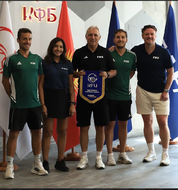 Ето къде Христо Стоичков откри футболна академия