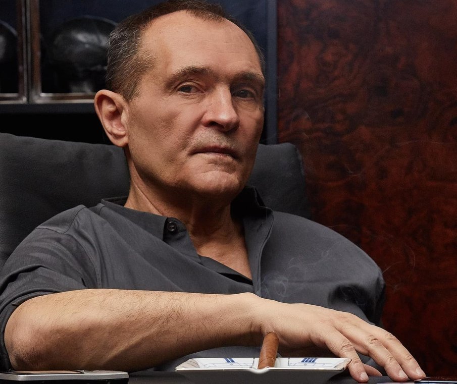 САМО В ПИК И РЕТРО: Васил Божков-младши отпразнува ЧРД в тайна вила (СНИМКИ)