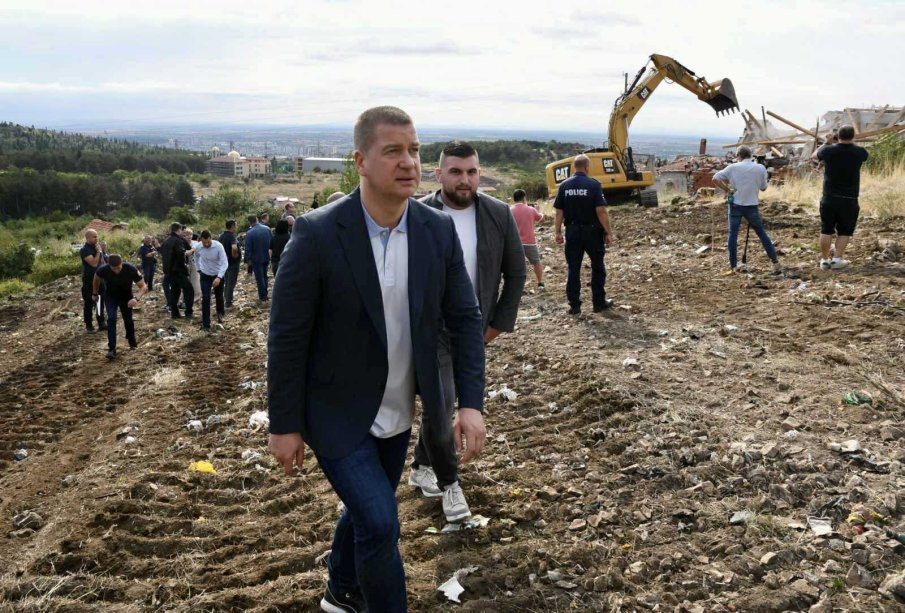 Как Живко Тодоров и екипът му събраха кураж да премахнат незаконните сгради в гетата (ВИДЕО/СНИМКИ)