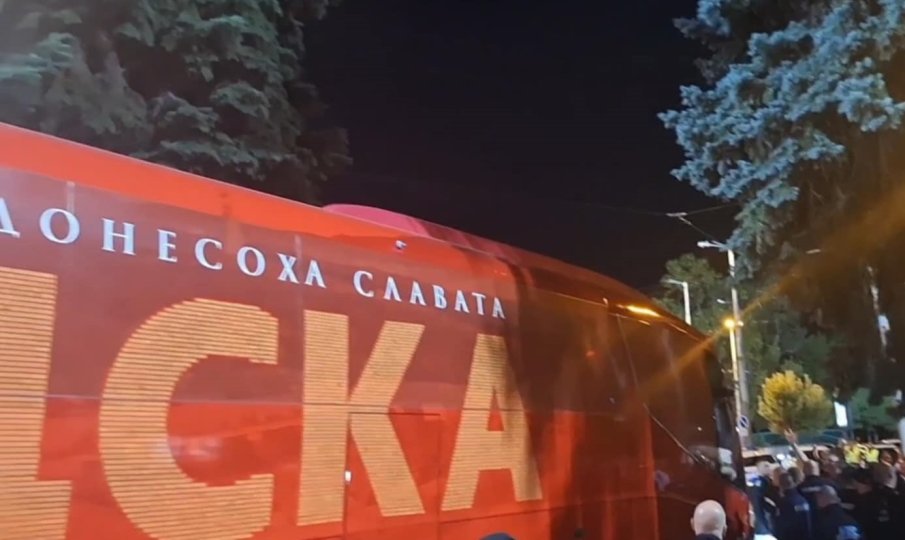 ФЕНОВЕТЕ СА БЕСНИ: Големи разправии в ЦСКА след поредния резил