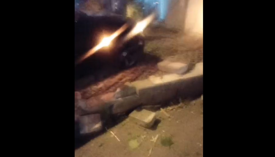 С над 100 км/час: Шофьор с 1,44 промила прелетя през градинка, дървета и се заби в блок в София (ВИДЕО)