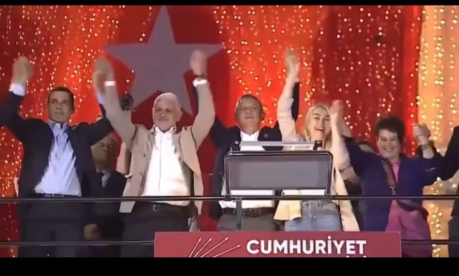 КМЕТ ИЛИ ИНФЛУЕНСЪР? ГЕРБ удари Терзиев за митинга в Истанбул