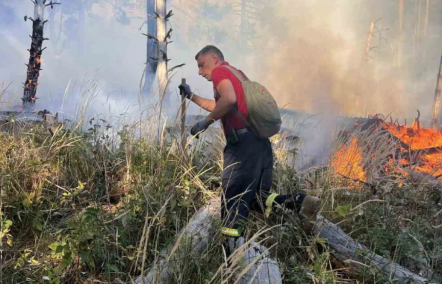 Ситуацията с пожара в Национален парк Рила остава тежка