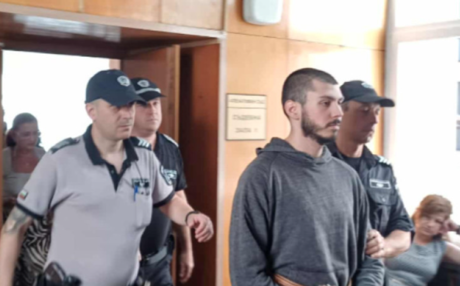 Оставиха зад решетки касапина от Първомай