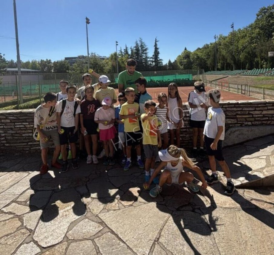 ИЗНЕНАДА: Григор Димитров се появи в Хасково