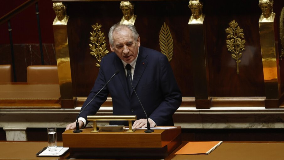 Франция пред политическа криза - премиерът поиска вот на доверие