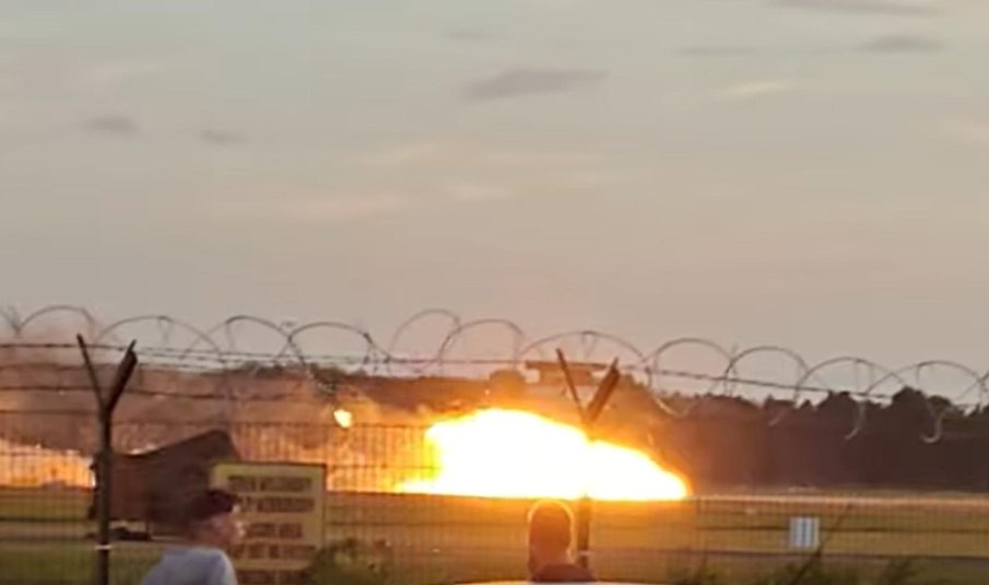 Изтребител F-16 се разби по време на авиационно шоу в Полша, пилотът загина (ВИДЕО)