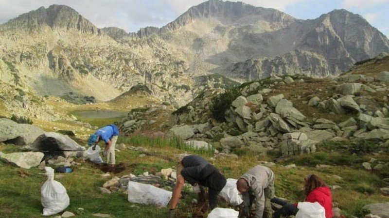 САМО ЗА 2 ГОДИНИ: 4200 доброволци са събрали над 3 тона отпадъци в Пирин