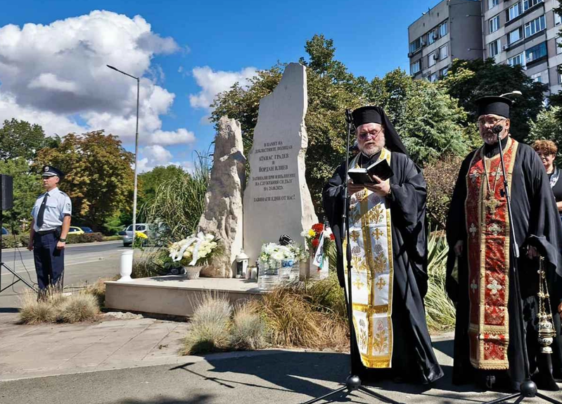 В Бургас почетоха паметта на прегазените полицаи Йордан Илиев и Атанас Градев