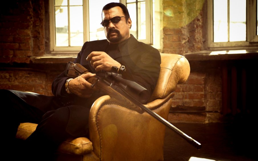 Стивън Сегал строи 50 завода в Русия