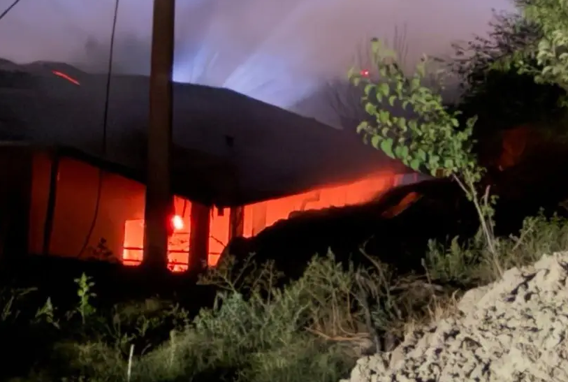 Мъж е с опасност за живота след пожар в Дивотино