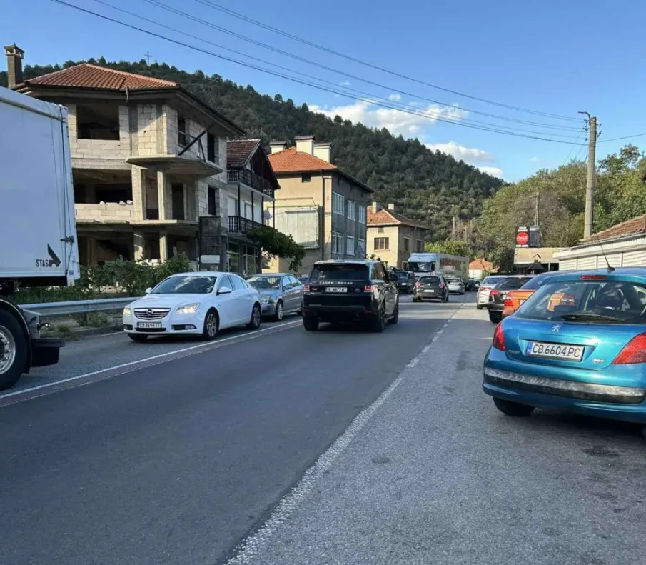 Катастрофа в Кресна блокира пътя от и за Гърция