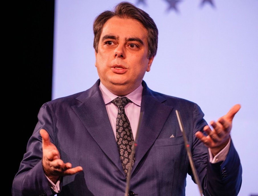 ПУСТА СУЕТА: Асен Василев бетер кифлите - лъснаха го за Паскал (СНИМКИ)