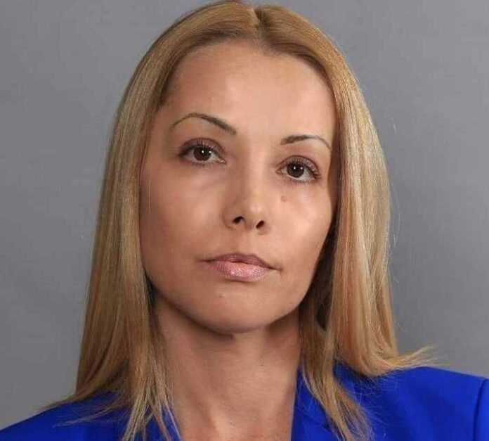 Разследват шефката на НАП във Велико Търново за хулиганство, повредила автомобил