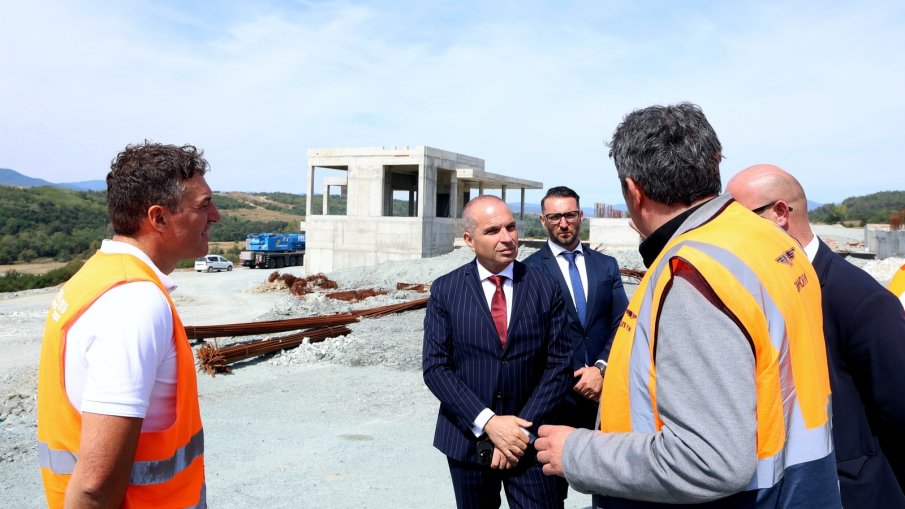 Вицепремиерът Караджов: След една година застой строителството на жп линията между Костенец и Септември напредва с добри темпове