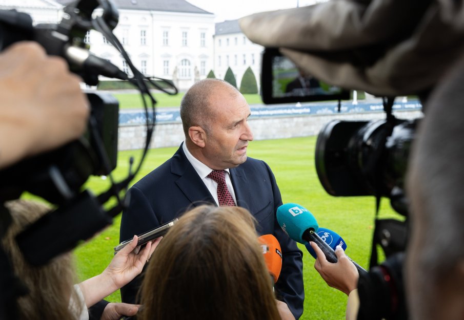 САМО В ПИК: Радев реве, та се къса за ДАНС, а трае само когато служебните кабинети прочистват службите