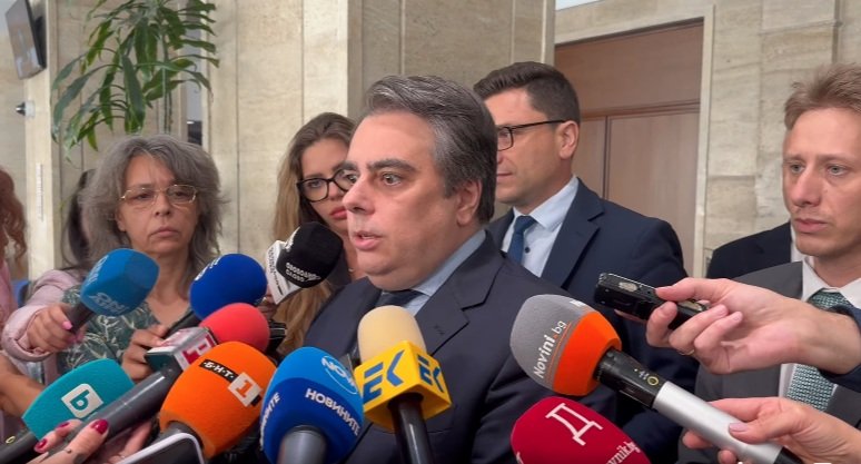 Кокорчо сам се уличи в нова схема! Тръгна да се зъби на Борисов, но си призна за връзките с китайци