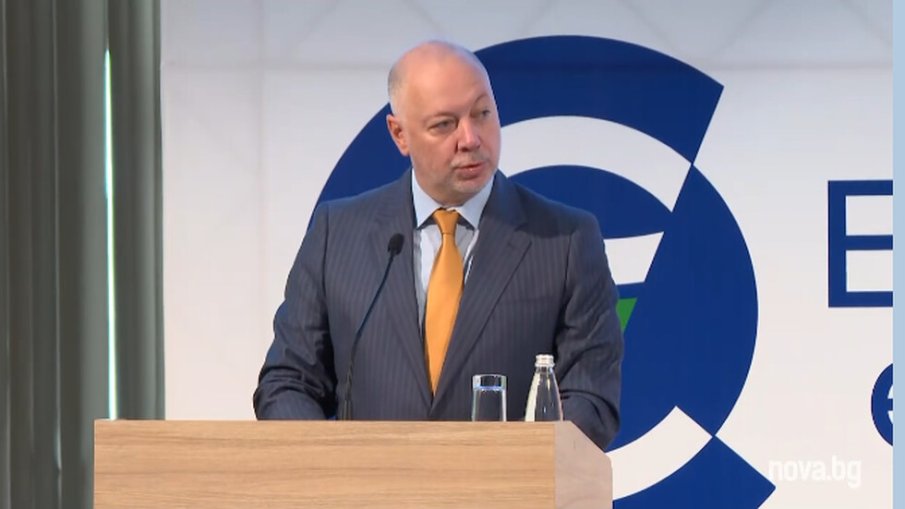 Желязков: Еврото има повече предимства от която и да е друга бивша национална валута на страните членки