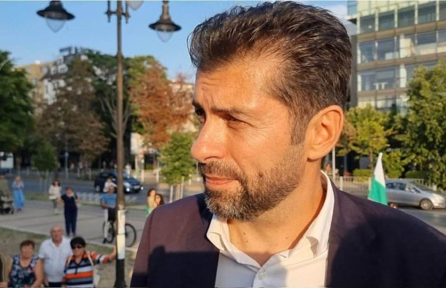 МРЕЖАТА ГЪРМИ: Скъсаха от подигравки Кики Петков. Кой е този Котсев?! Гражданинът Кирил явно е объркал кристалите...