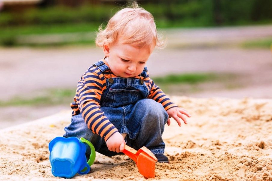 Дете на годинка и половина бе вкарано в болница в Германия, след като погълна наркотици на детска площадка