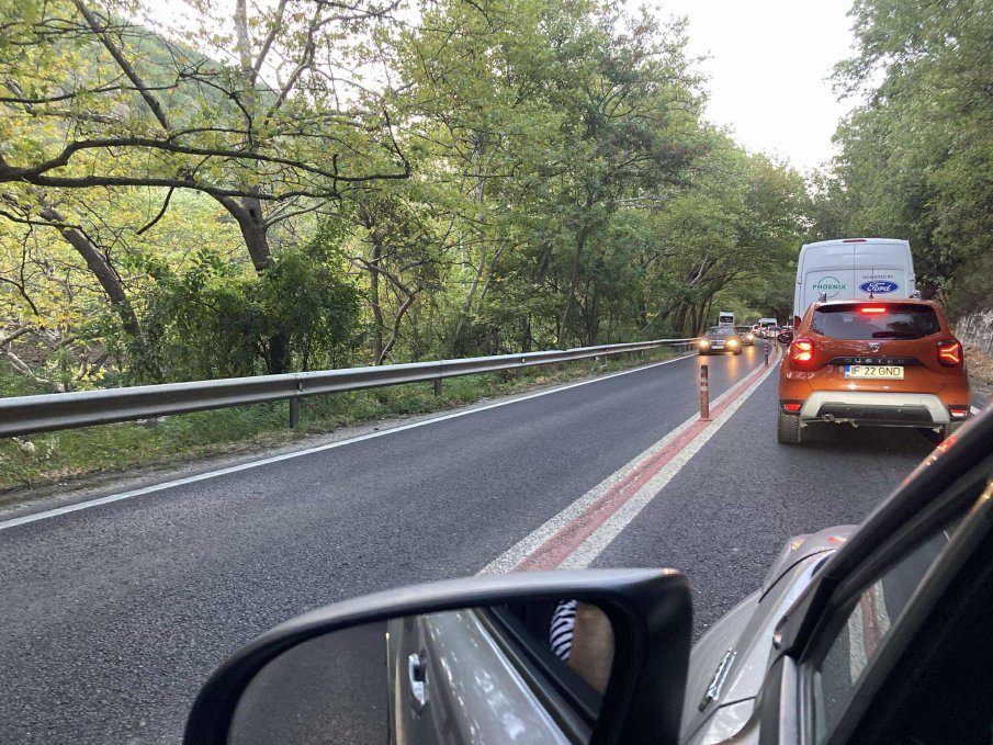 Забраняват движението на тирове над 12 тона по пътя през Кресненското дефиле и Тракия